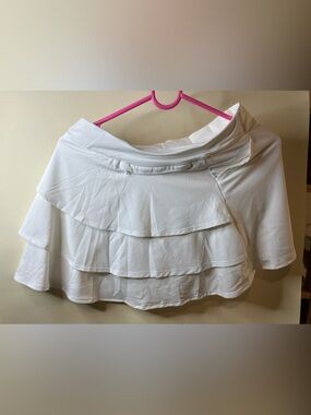 🎉MOVING SALE 🎉 
Like New Adidas White Tennis Skirt Layered Size M